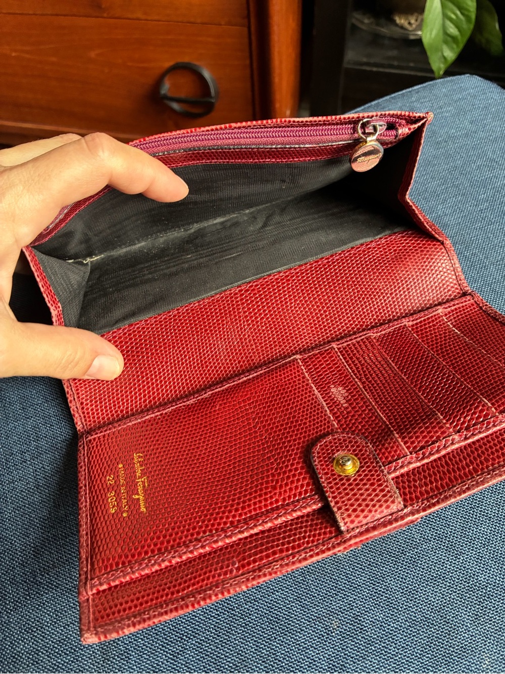 Salvatore Ferragamo Bordeaux Textured Leather Bow-Accent Wallet Purse - Picture 8 of 12